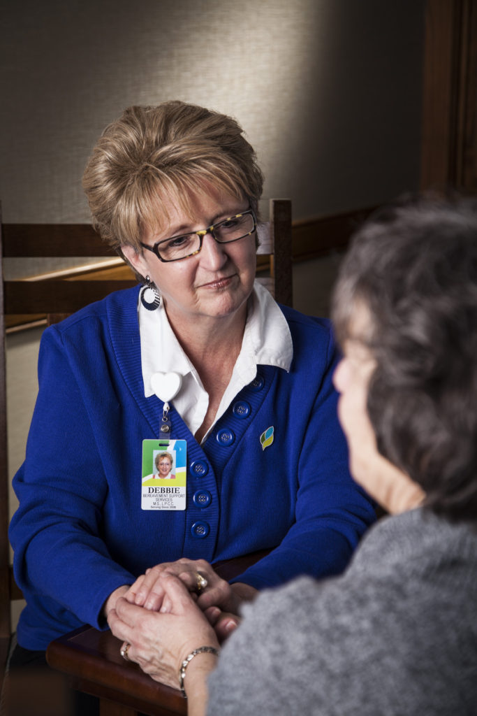 How to Help Someone Who is Grieving During the Holidays