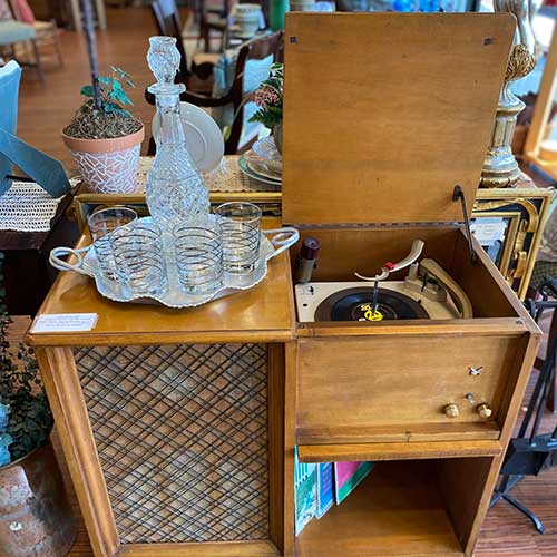Heirlooms shop record player and dishes